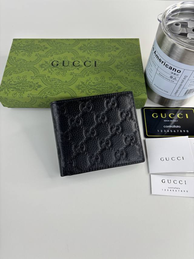 Guccl's new Gg Emblem series super soft pebbled black embossed leather wallet. S