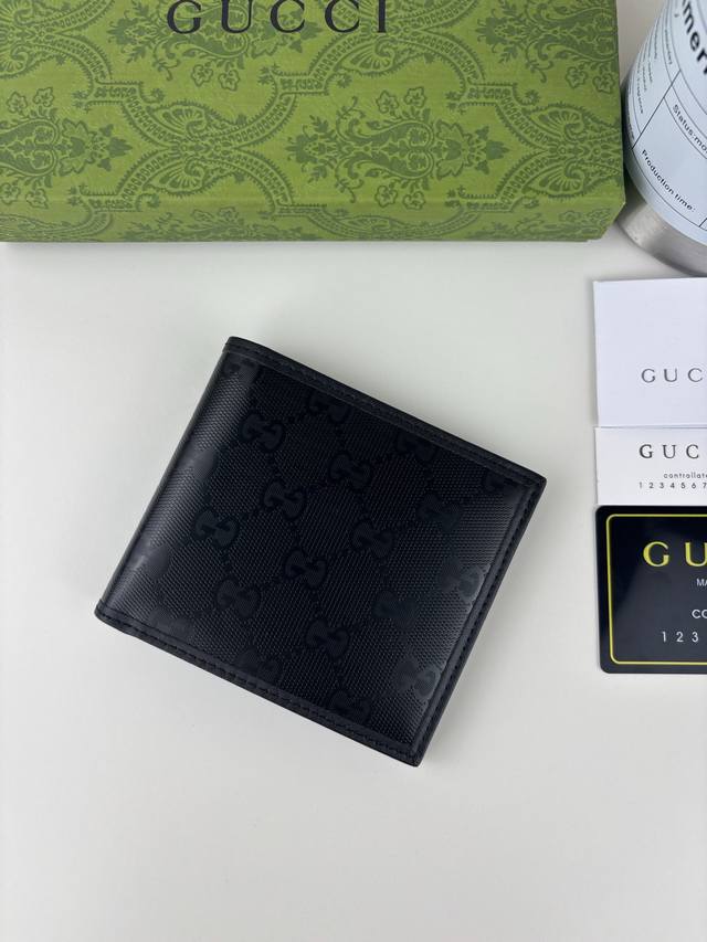 This simple short wallet from Guccl is crafted from black Gg Supreme canvas wit