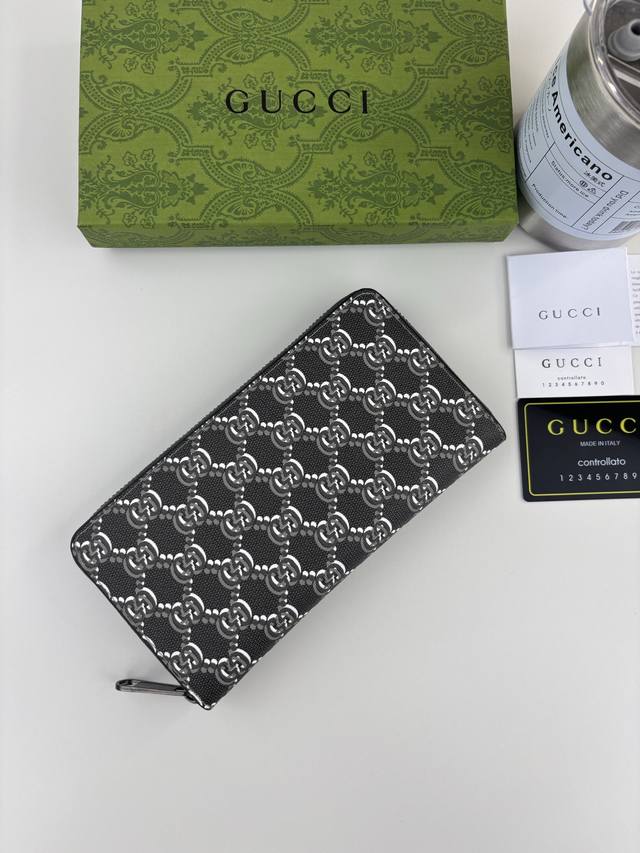 Guccl Shadow Ziparound Wallet! The classic Gg pattern continues its modern evolu