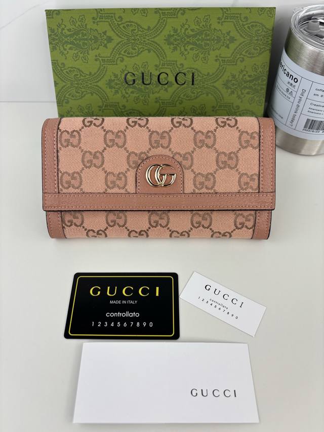 Guccl As one of the most popular color combinations, this unique pink symbolizes