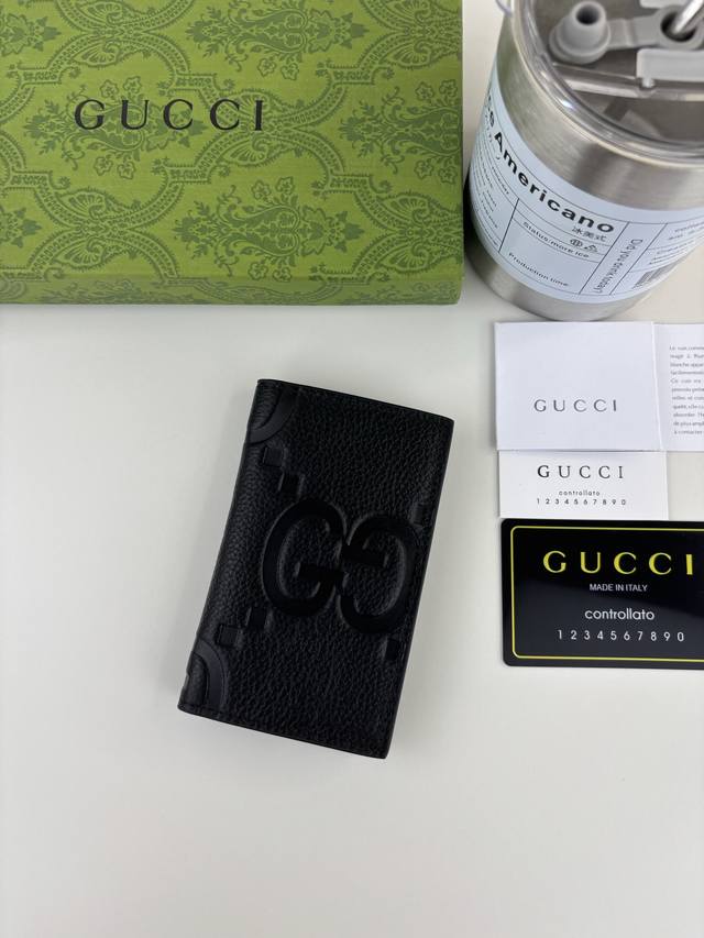 Guccl Gg transforms heritage, creativity, and innovation into a vibrant collecti