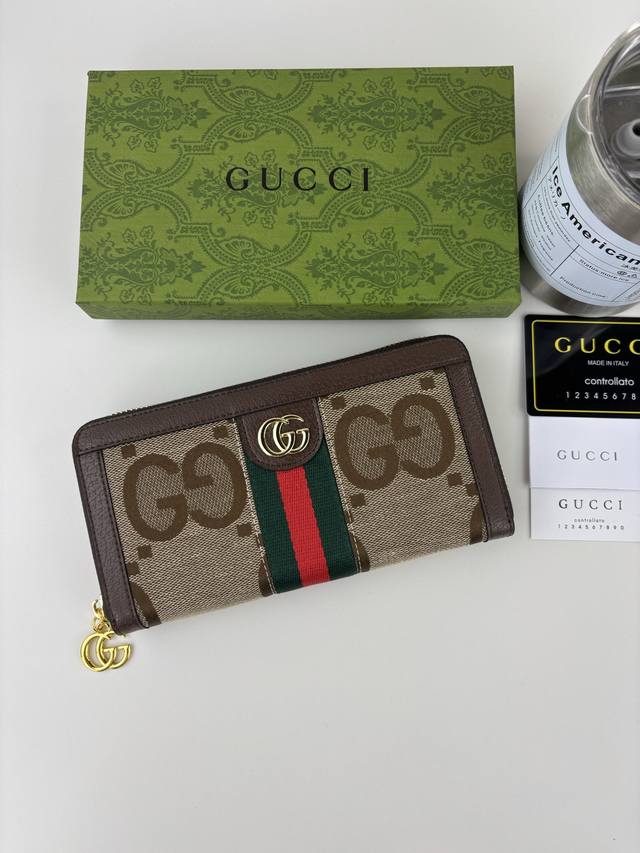 Guccl's new zip-around wallet features the brand's recognizable elements, inclu