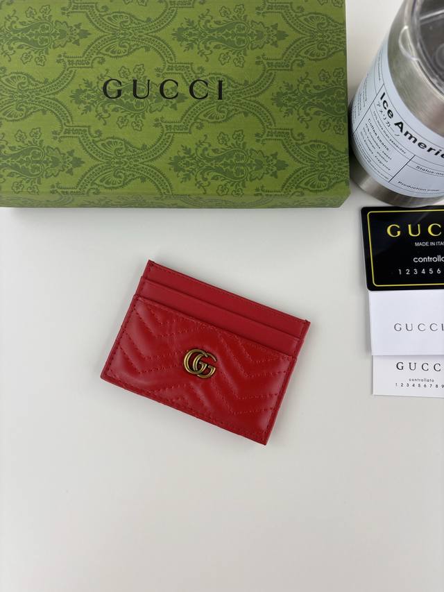 Guccl's latest ~ Gg Marmont card holder with human figure quilting, Gg logo patt