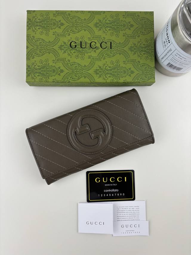 The Guccl Blondie collection features one of the brand's boldest patterns paire