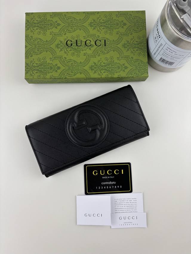 The Guccl Blondie collection features one of the brand's boldest patterns paire