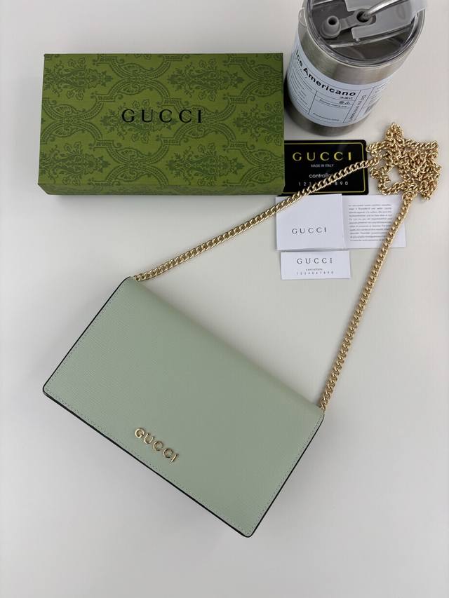 Guccl Chain wallet with handwritten Gucci logo. The small leather accessories co