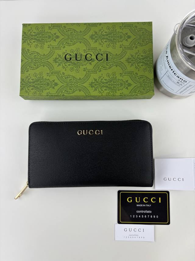 Guccl Long zip around wallet with handwritten Gucci logo. Exploring self-express