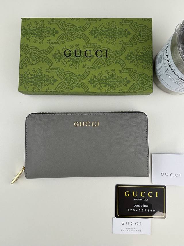 Guccl Long zip around wallet with handwritten Gucci logo. Exploring self-express