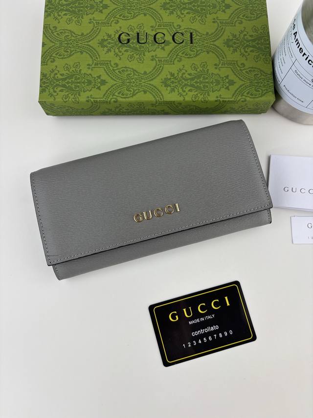 Guccl Long wallet with handwritten Gucci logo. Exploring unlimited self-expressi