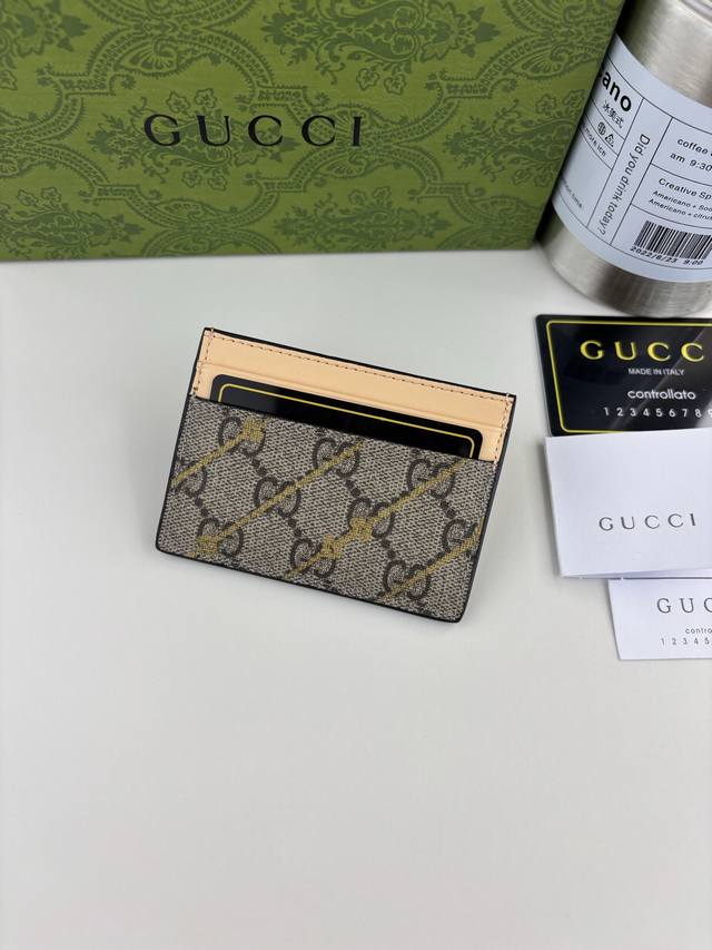 Guccl Horsebit Print Long Wallet. The iconic logo is interwoven with a unique si