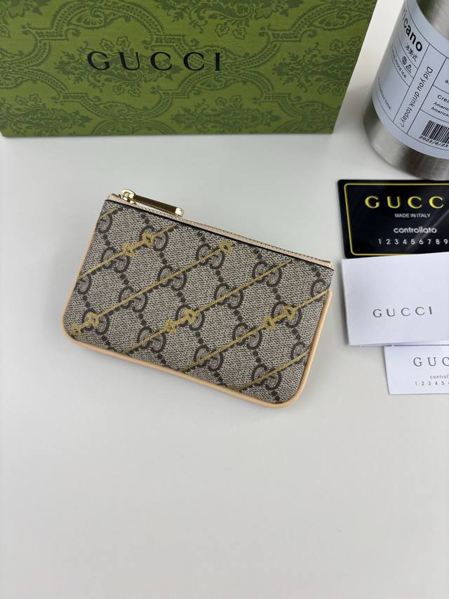 Guccl Horsebit Print Long Wallet. The iconic logo is interwoven with a unique si