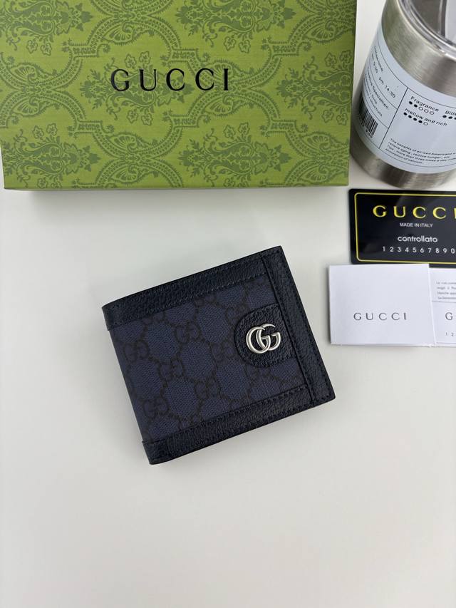 Guccl Ophidia card holder. The GG logo evolved from the Gucci diamond quilting p