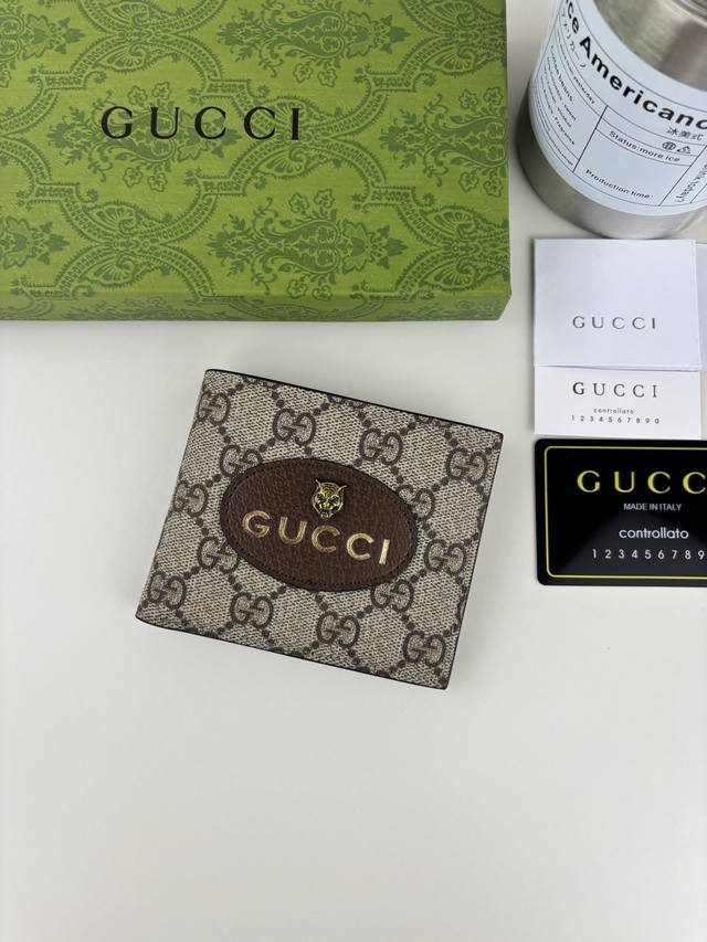 Guccl Apricot Gg Supreme PVC short wallet, oval leather label with tiger head pa