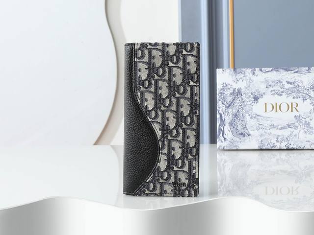 Style 330 is crafted from black cowhide leather with beige and black Oblique pr