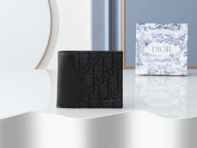 Style No. 076 is carefully crafted with black cowhide leather and black Oblique