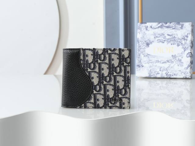 Style No. 076 is carefully crafted with black cowhide and beige Oblique printed