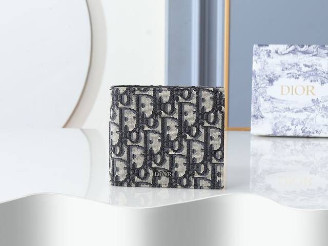Style 027 Crafted from beige and black Oblique printed fabric, with a Dior sign