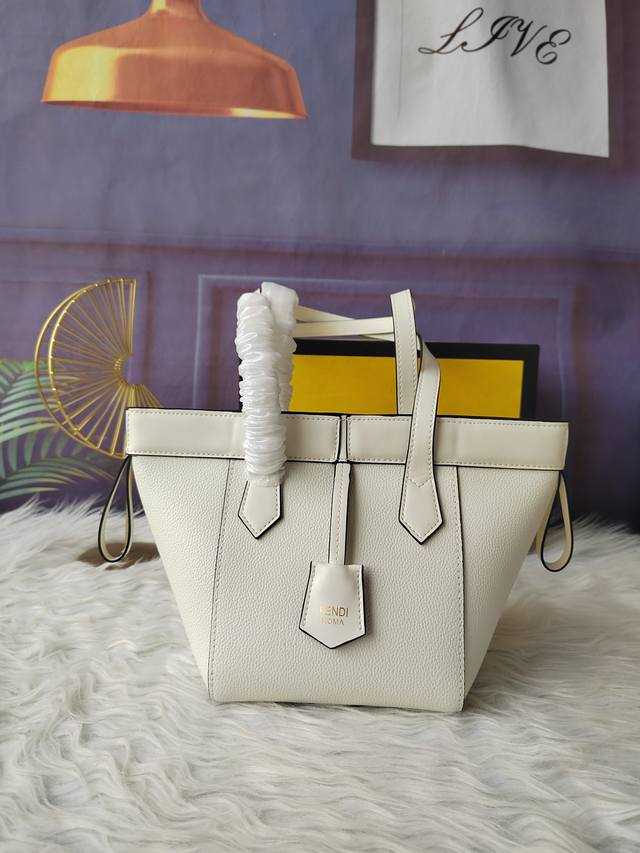 Style No. 8Bs083 White full grain leather, style bucket bag, equipped with a st