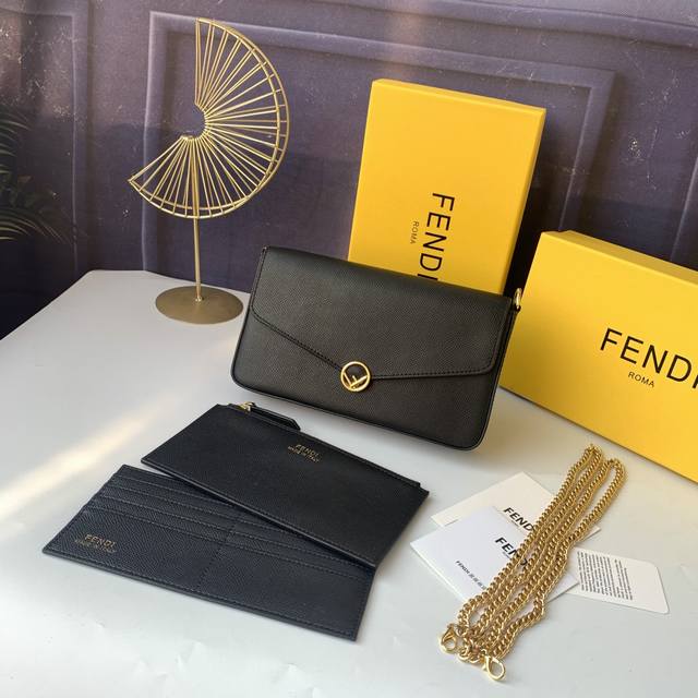 Model: F8Bs032 Fendi black. Dimensions: 21.5 x 13 x 3 cm. Description: Geometri