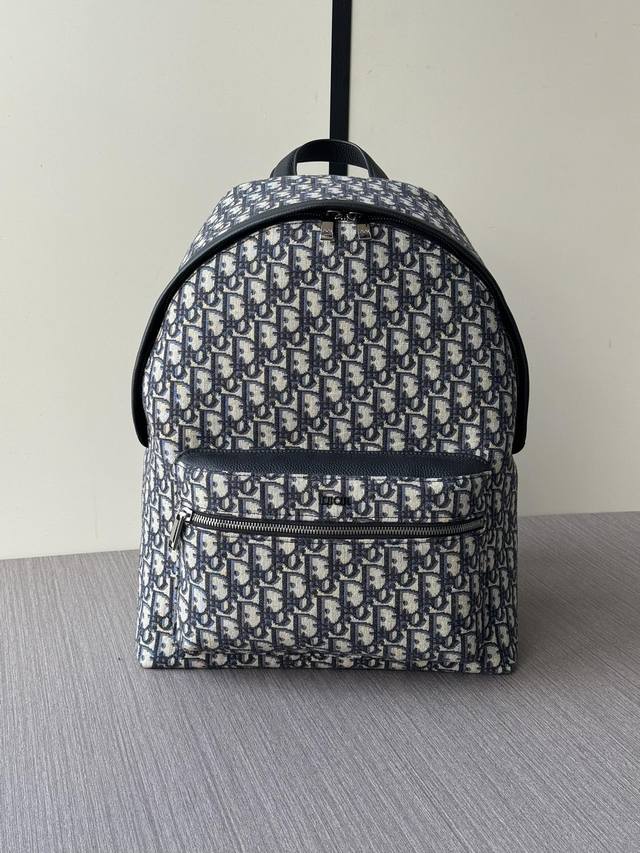 The latest hot-selling model of the top counter, the Dior blue floral backpack,