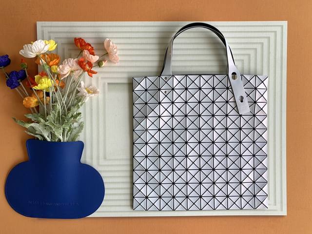 Original single running volume Issey Miyake Bao Bao Size: 40Cm*40Cm Issey Miyake