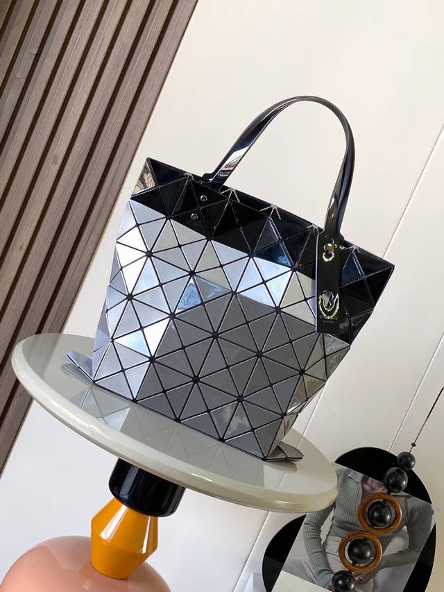 Top-grade original Issey Miyake Bao Bao Size: 34