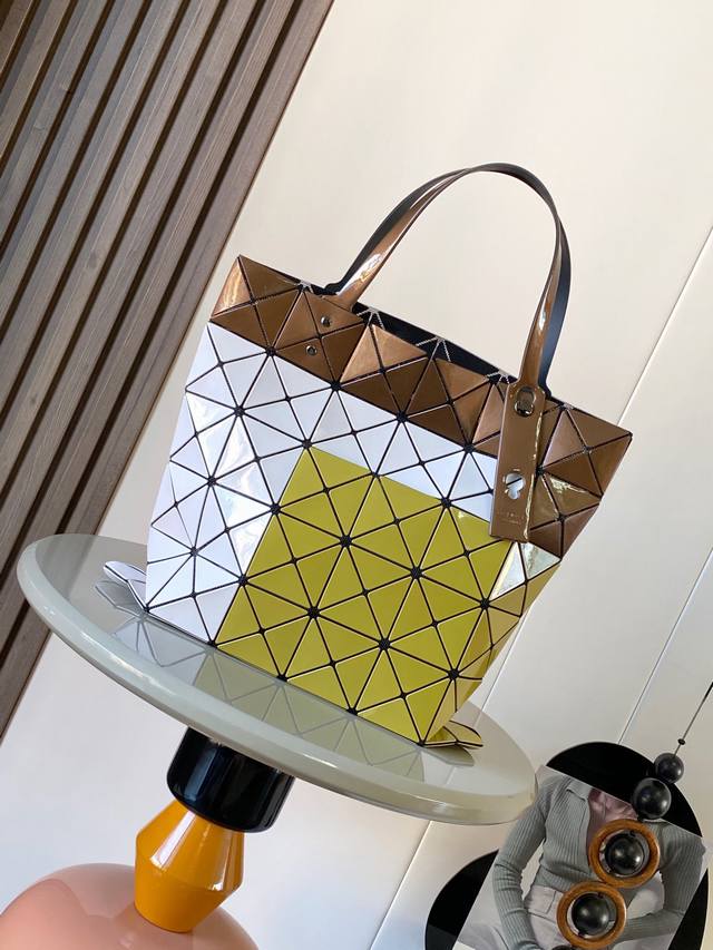Top-quality original Issey Miyake Bao Bao Size: 34