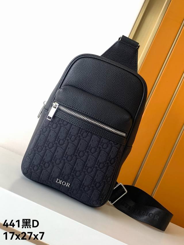 New chest bag: 441# Black D, top-grade original counter casual and fashionable