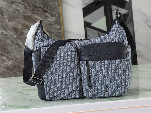 This Rider Soft bag, a new addition to the Fall 2025 men's collection, combines
