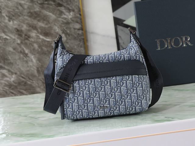 This Rider Soft dumpling bag is a new product in the 2025 autumn men's wear seri