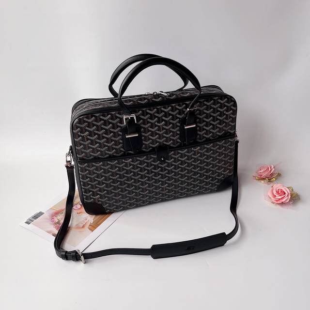Goyard Ambassad Messagebag The Ambassade series is designed to meet the needs of