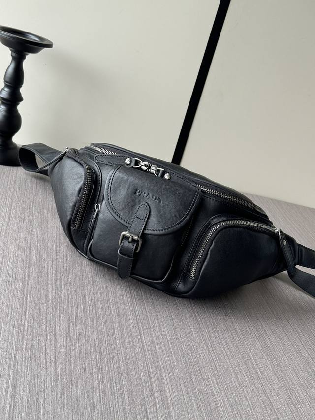 Actual photos, in stock. This is a top-tier, premium Prada multifunctional ches