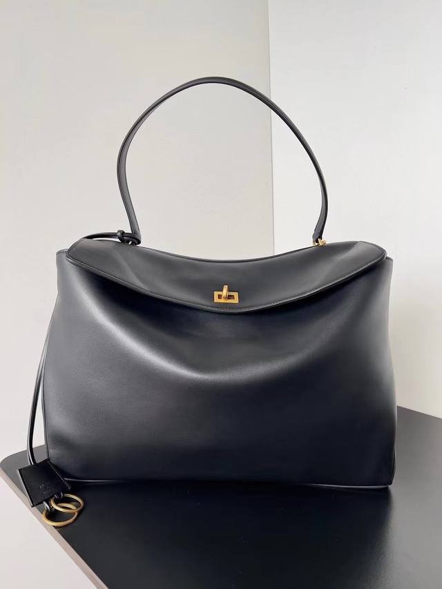 Actual photos of Balenciaga in stock! I finally managed to snag a Rodeo! The so