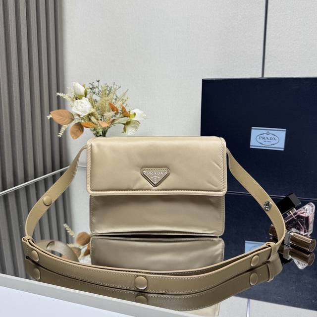 Original 2025 Spring New Small Nylon Shoulder Bag 1Bd313 The mix-and-match conce