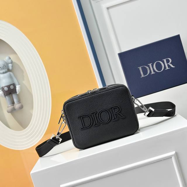 comes with a full set of folding gift boxes [ ] This bag is actually a unisex m