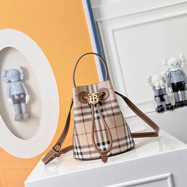Small foldable gift box Burberry ~ New color matching small bucket is too fashio