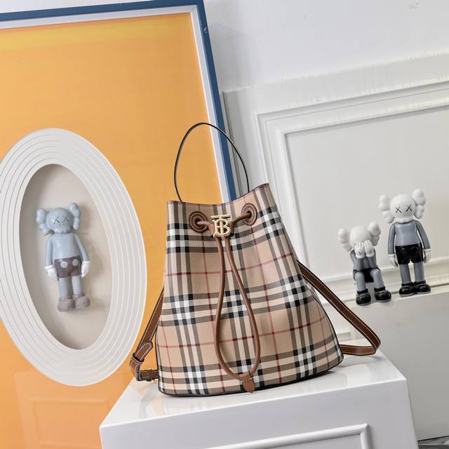 Burberry Bucket Bag: A must-have in the fashion world! Get the new Burberry styl