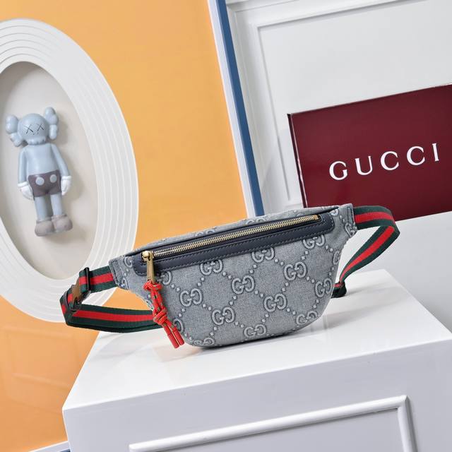 Cool chest bag with folding box This year's waist bags are super hot. The hot w