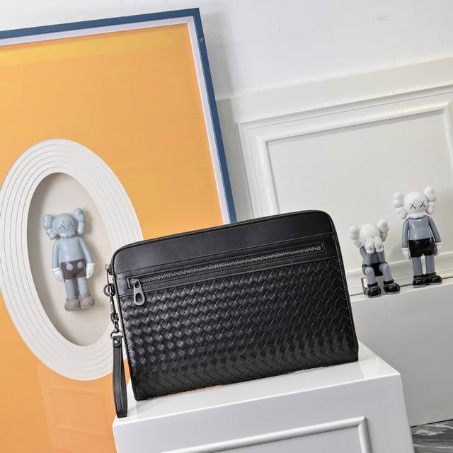 Bv upgraded version of Bottega Veneta's latest Bv clutch bag, synchronized with