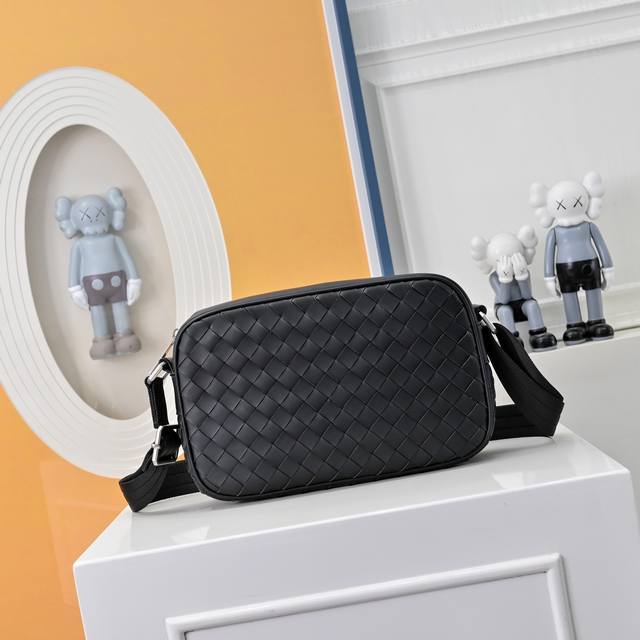 Bv Bottega Veneta's latest upgraded version of the Bv crossbody clutch bag, made