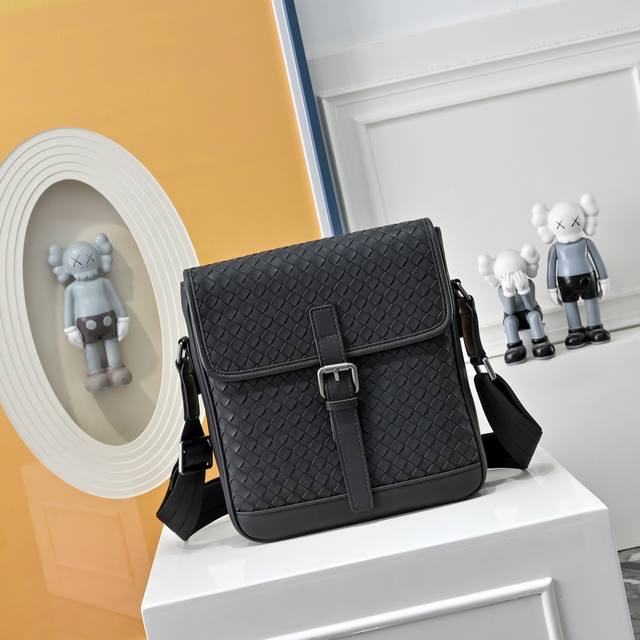 Bv upgraded version of Bottega Veneta's latest Bv crossbody bag, the official we