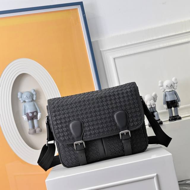 Bv Bottega Veneta 81866-2 men's fetal cowhide briefcase handbag is a hot seller.