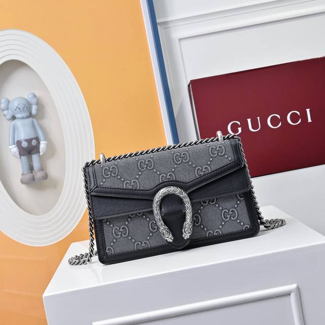 comes with a foldable box. This Gucci original new denim Dionysus is a new arri