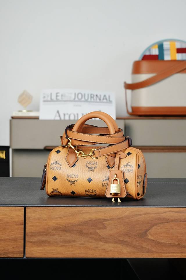 Newly upgraded official website synced Cognac color#Boston Padlock Bag Cp Exclu