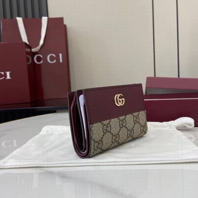 The top-of-the-line Double G hardware, inspired by a classic 1970s design, conti