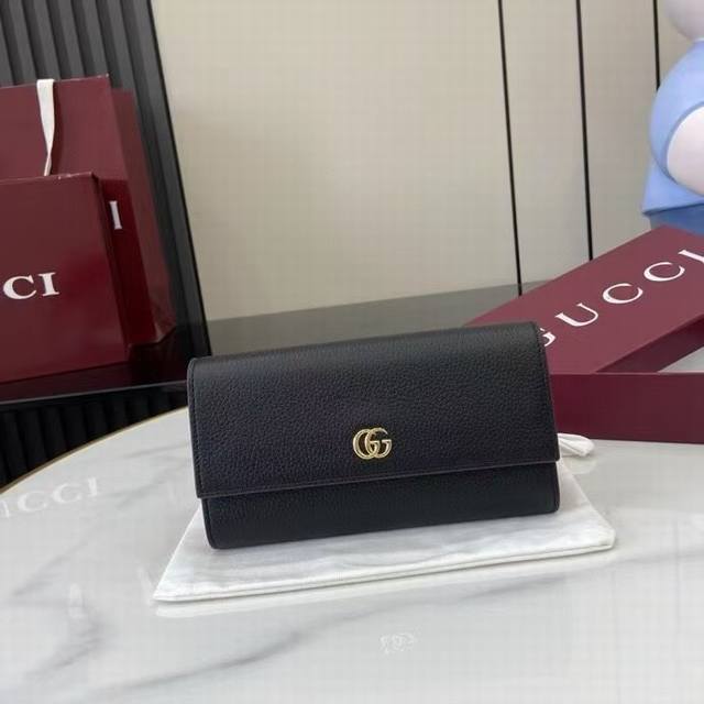 Top-of-the-line Gg Marmont series long wallet. On this Gg Marmont series long wa
