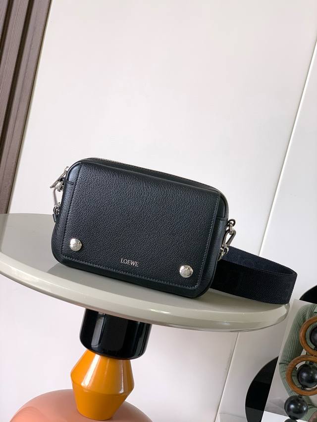 Small soft grained cowhide pebble messenger bag The pebble messenger bag feature