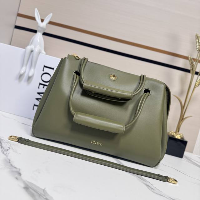 The new large soft cowhide Madrid handbag from Luojia. The Madrid features a sof