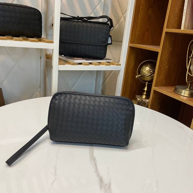Bv premium waxed cowhide leather, unique design, and ultimate perfection! The te