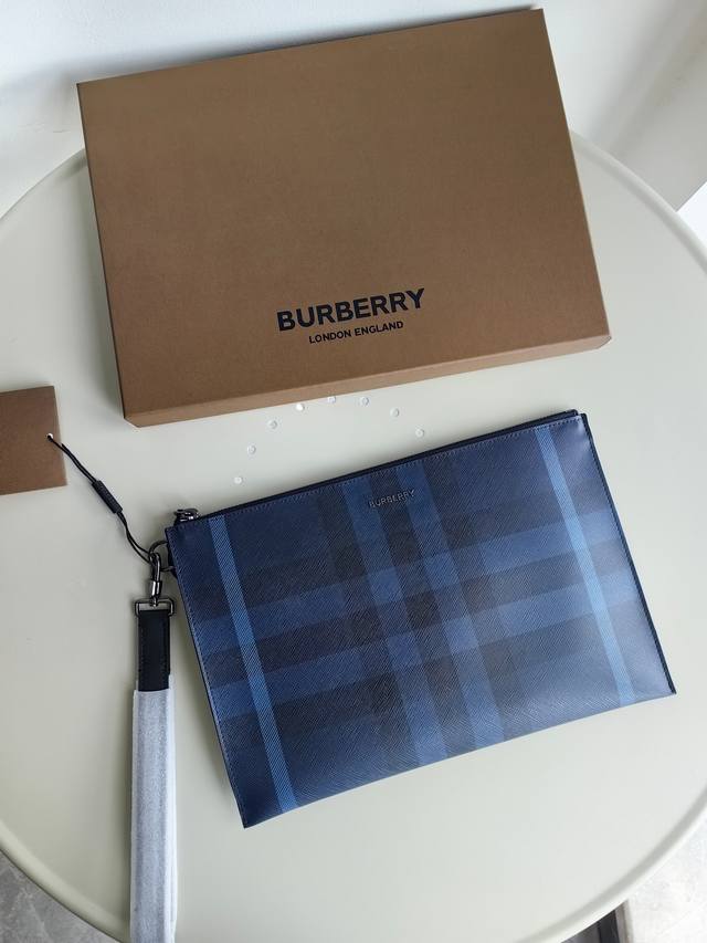 Top-grade original Burberry Burlondon check zipper storage bag is made of import